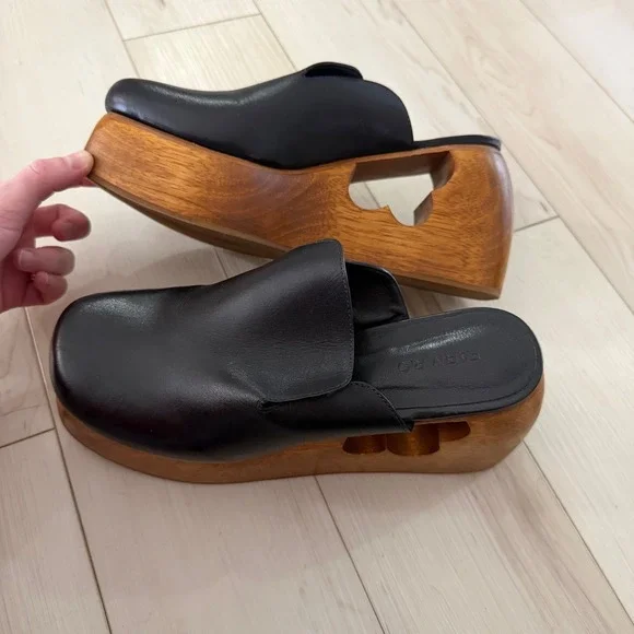 Farm Rio Black Vegan Leather Heart Cutout Wood Platform Wedge Mules Clogs US 7 - Picture 2 of 9